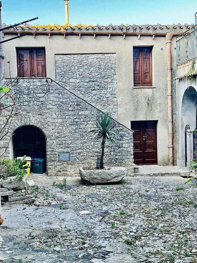 Апартаменти Cortile Padre Vincenzo Ериче Екстер'єр фото
